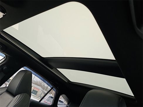 Used 2021 Toyota Venza Limited w/ Advanced Technology Package image 15