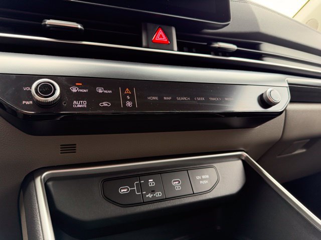 Used 2026 Kia Carnival LXS FWD image 11