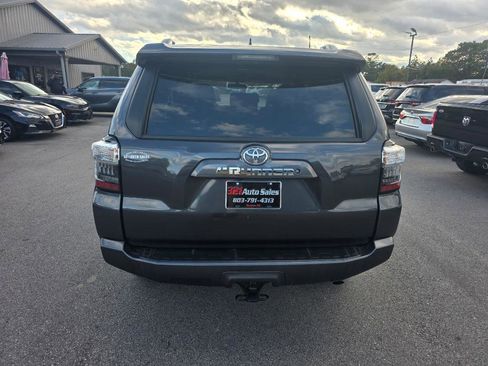 Used 2016 Toyota 4Runner SR5 image 3
