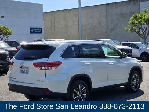 Used 2019 Toyota Highlander XLE AWD/4WD image 6