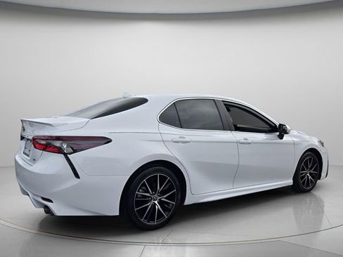 Used 2022 Toyota Camry SE FWD image 8