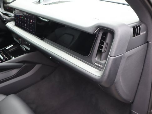 Used 2024 Porsche Cayenne S AWD/4WD image 19