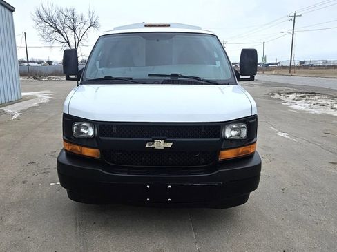 Used 2017 Chevrolet Express 3500 image 2