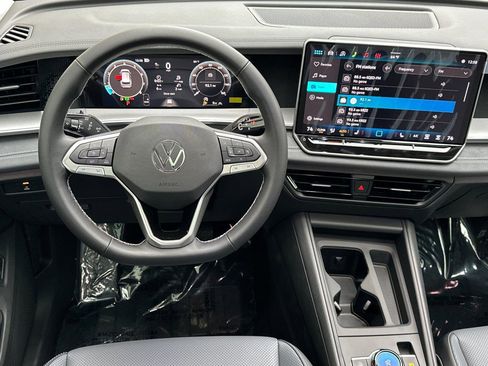 New 2026 Volkswagen Tiguan SE image 13