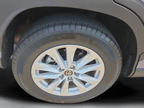Used 2022 Toyota Corolla Cross LE FWD image 31