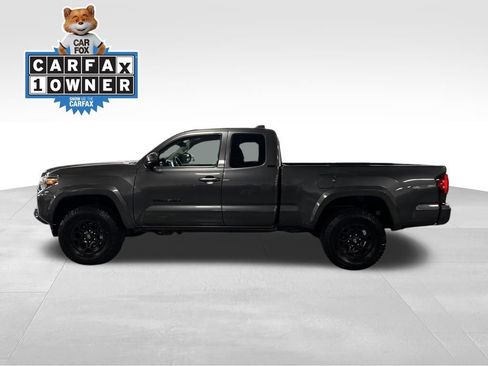 Certified 2022 Toyota Tacoma SR5 image 2