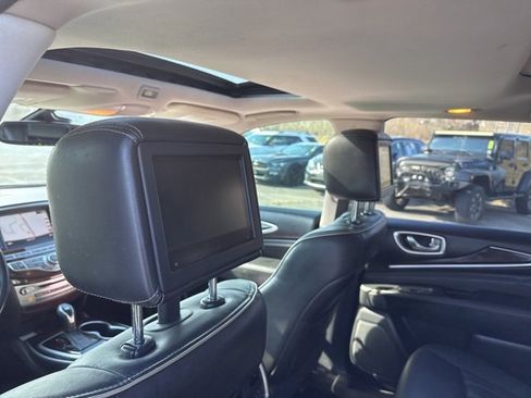 Used 2017 INFINITI QX60 Luxe w/ Deluxe Technology Package image 19