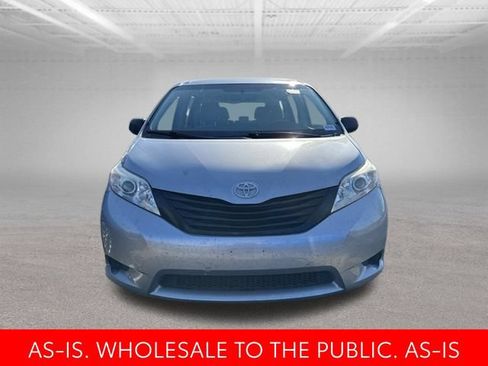 Used 2014 Toyota Sienna L FWD image 3