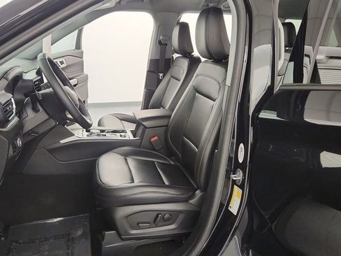 Certified 2024 Ford Explorer XLT w/ Equipment Group 202A AWD/4WD image 14