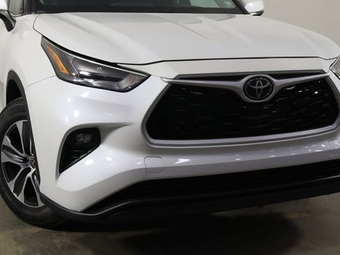 Used 2022 Toyota Highlander XLE image 43