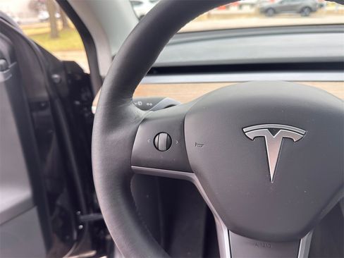 Used 2022 Tesla Model Y Performance image 14