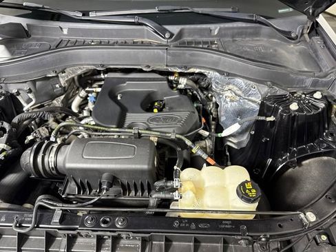 Used 2020 Ford Explorer XLT w/ Equipment Group 202A AWD/4WD image 41