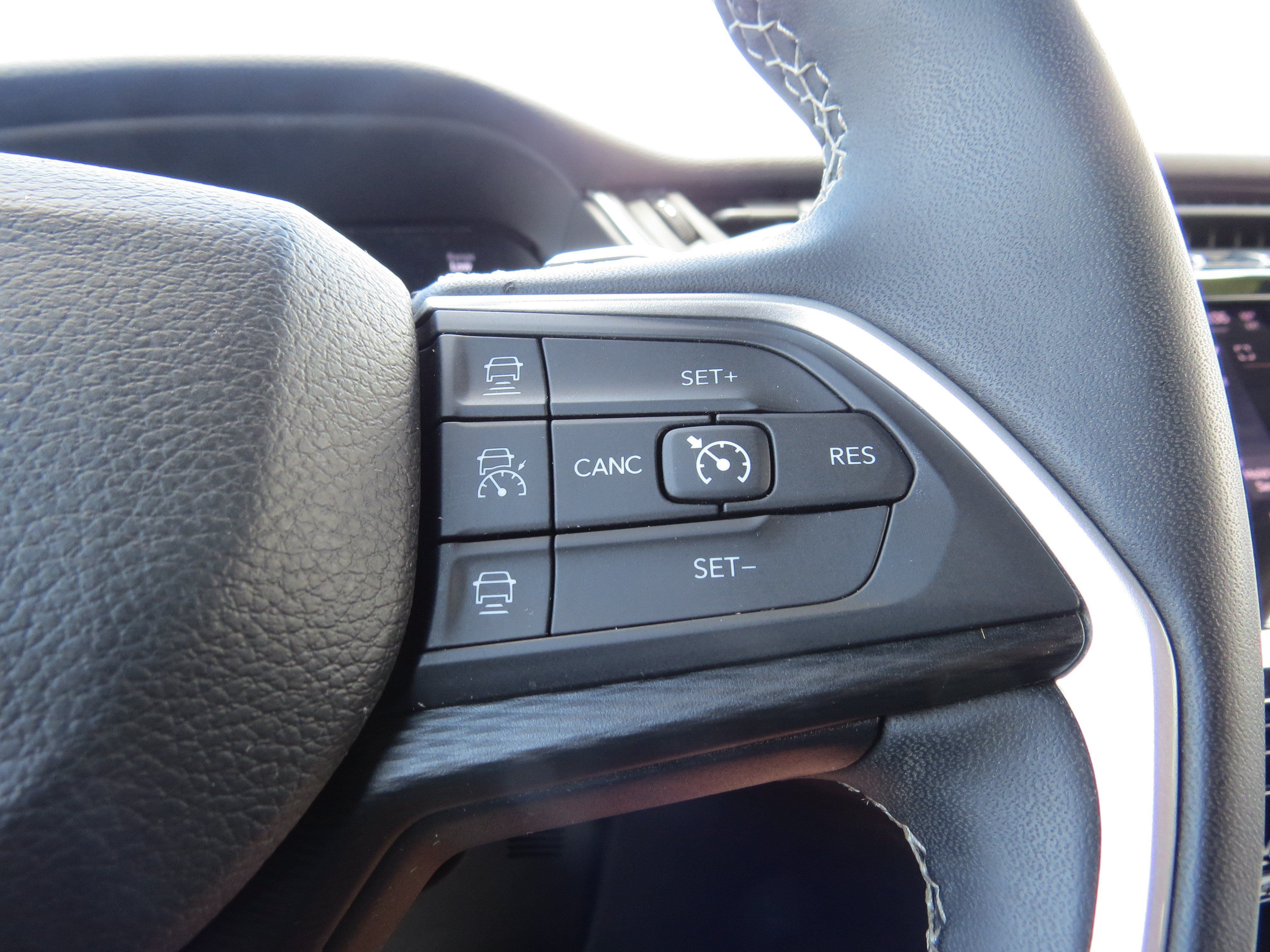 Used 2023 Jeep Grand Cherokee Laredo AWD/4WD image 19