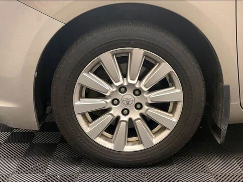 Used 2017 Toyota Sienna Limited Premium image 7