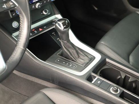 Used 2020 Audi Q3 2.0T Premium w/ Convenience Package AWD/4WD image 18
