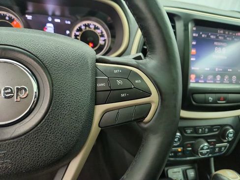 Used 2018 Jeep Cherokee Limited image 22