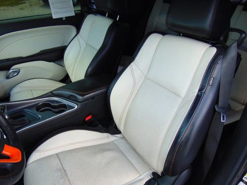 Used 2015 Dodge Challenger SXT Plus w/ Driver Convenience Group image 9