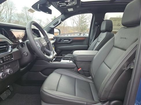New 2026 GMC Yukon Denali w/ Sun & Power Step Package image 14
