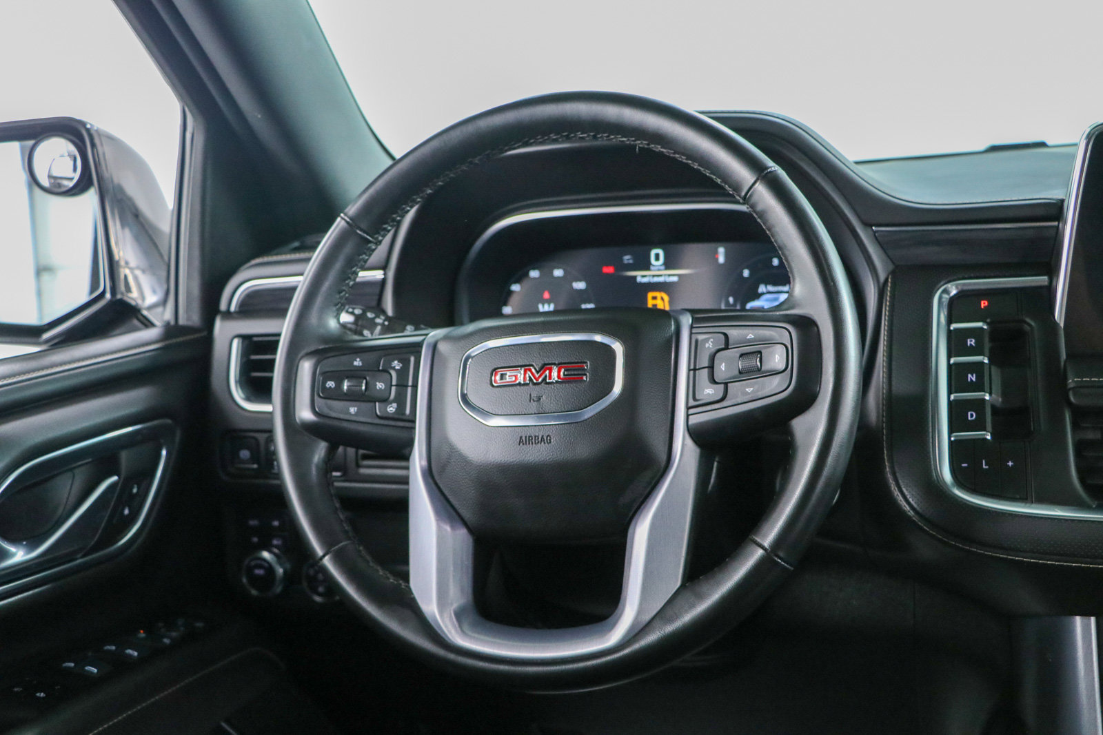 Used 2023 GMC Yukon SLT w/ SLT Premium Package AWD/4WD image 13