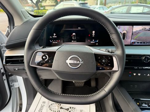 Used 2025 Nissan Murano SL AWD/4WD image 6