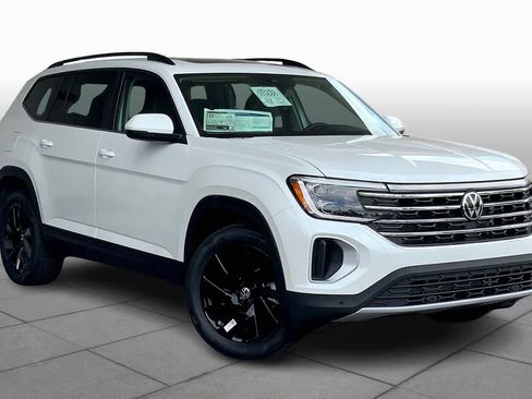 Used 2026 Volkswagen Atlas SE w/ Panoramic Sunroof Package FWD image 2