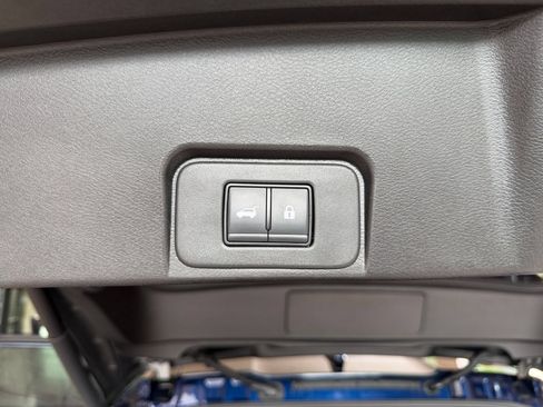 Used 2026 Nissan Rogue SL FWD image 25