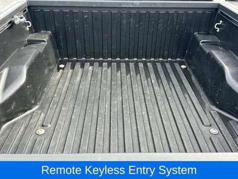 Used 2017 Toyota Tacoma TRD Off-Road image 11