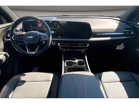 New 2026 Chevrolet Traverse LT w/ Sun and Wheel Package AWD/4WD image 7