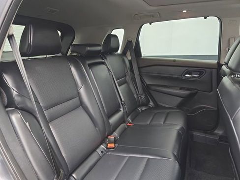 Used 2023 Nissan Rogue SV w/ SV Premium B Package image 40