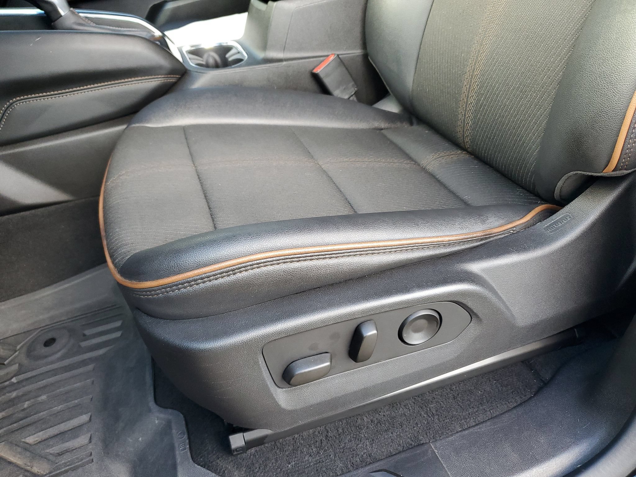 Used 2024 GMC Canyon AT4 w/ Canyon Safety Plus Package AWD/4WD image 15