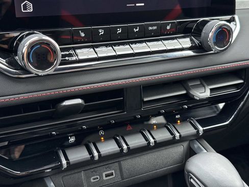 Used 2023 Chevrolet Colorado Z71 w/ Z71 Convenience Package 2 image 6