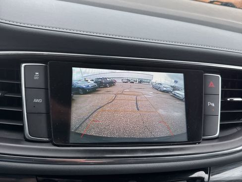 Used 2018 Buick Enclave Essence image 20