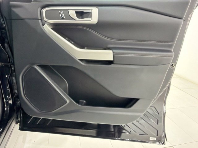 Used 2021 Ford Explorer XLT w/ Equipment Group 202A AWD/4WD image 20