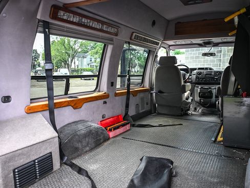 Used 2011 Ford E-150 and Econoline 150 w/ RV Plus Pkg RWD image 12