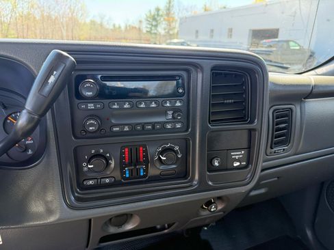 Used 2005 GMC Sierra 3500 W/T w/ Snow Plow Prep Package AWD/4WD image 24