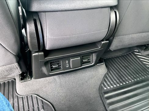 Used 2023 Chevrolet Silverado 1500 LT image 28