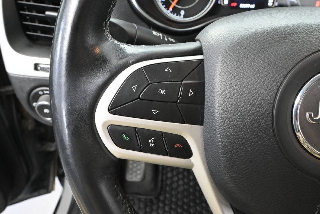 Used 2019 Jeep Cherokee Latitude AWD/4WD image 21