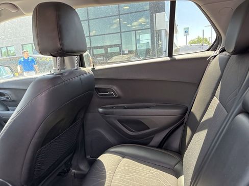 Used 2020 Chevrolet Trax LT w/ LT Convenience Package FWD image 25