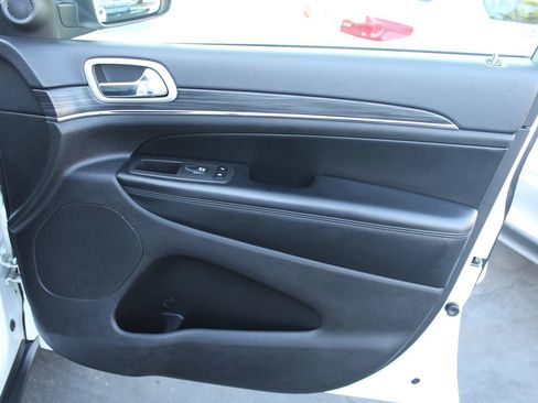Used 2022 Jeep Grand Cherokee Limited AWD/4WD image 22