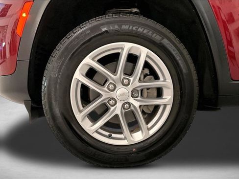Used 2023 Jeep Grand Cherokee Laredo image 10