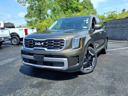 Certified 2023 Kia Telluride S w/ S Sunroof Package AWD/4WD image 3