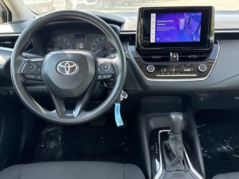 Used 2025 Toyota Corolla LE FWD image 4