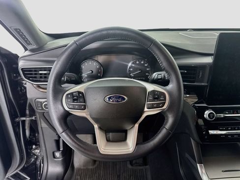 Used 2024 Ford Explorer Limited w/ Limited Technology Package RWD image 11