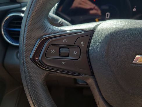 Used 2025 Chevrolet Trax LT FWD image 26