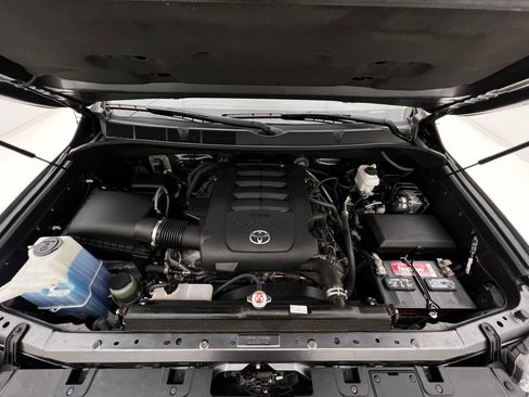 Used 2018 Toyota Tundra Limited w/ Limited Premium Package image 26