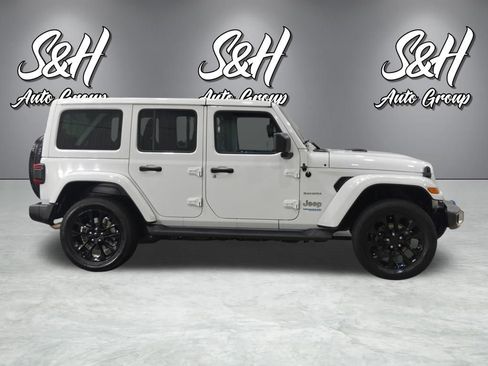 Used 2022 Jeep Wrangler Unlimited Sahara w/ Cold Weather Group image 22