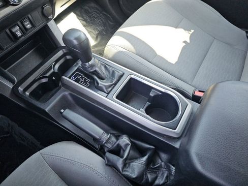 Used 2019 Toyota Tacoma SR5 AWD/4WD image 34