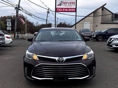Used 2018 Toyota Avalon XLE Premium image 2