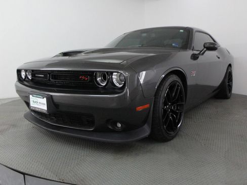 Used 2019 Dodge Challenger R/T w/ Driver Convenience Group RWD image 3