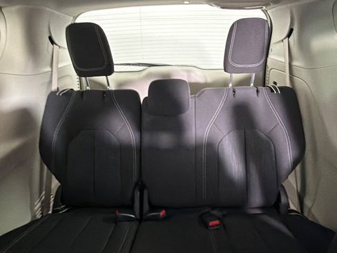 Used 2022 Chrysler Voyager LX FWD image 19
